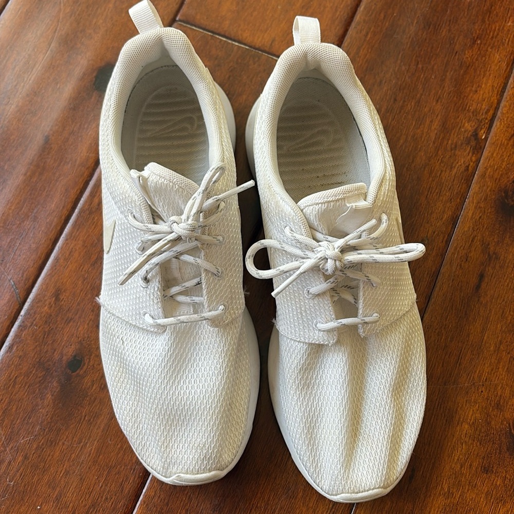 Nike women’s sneakers. Knit. Size 9